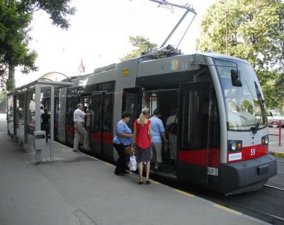 OTL plăteşte 50.000 de lei Universităţii Partium pentru a număra orădenii care se dau cu tramvaiul